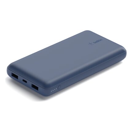 Power bank Belkin BoostCharge 20 000 mAh, bleu : batterie bleue vue de trois quarts avec ses ports