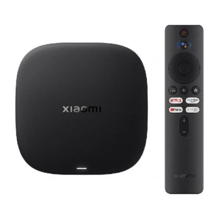 Xiaomi TV Box S 3e génération, 4K Google TV : boîtier noir carré vu de face avec sa télécommande à boutons Netflix, Prime Video et YouTube