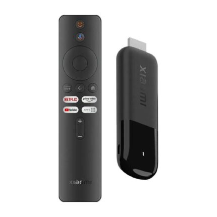 Xiaomi TV Stick 4K 2e génération, Google TV : clé noire vue de trois quarts à côté de sa télécommande à boutons Netflix, Prime Video et YouTube